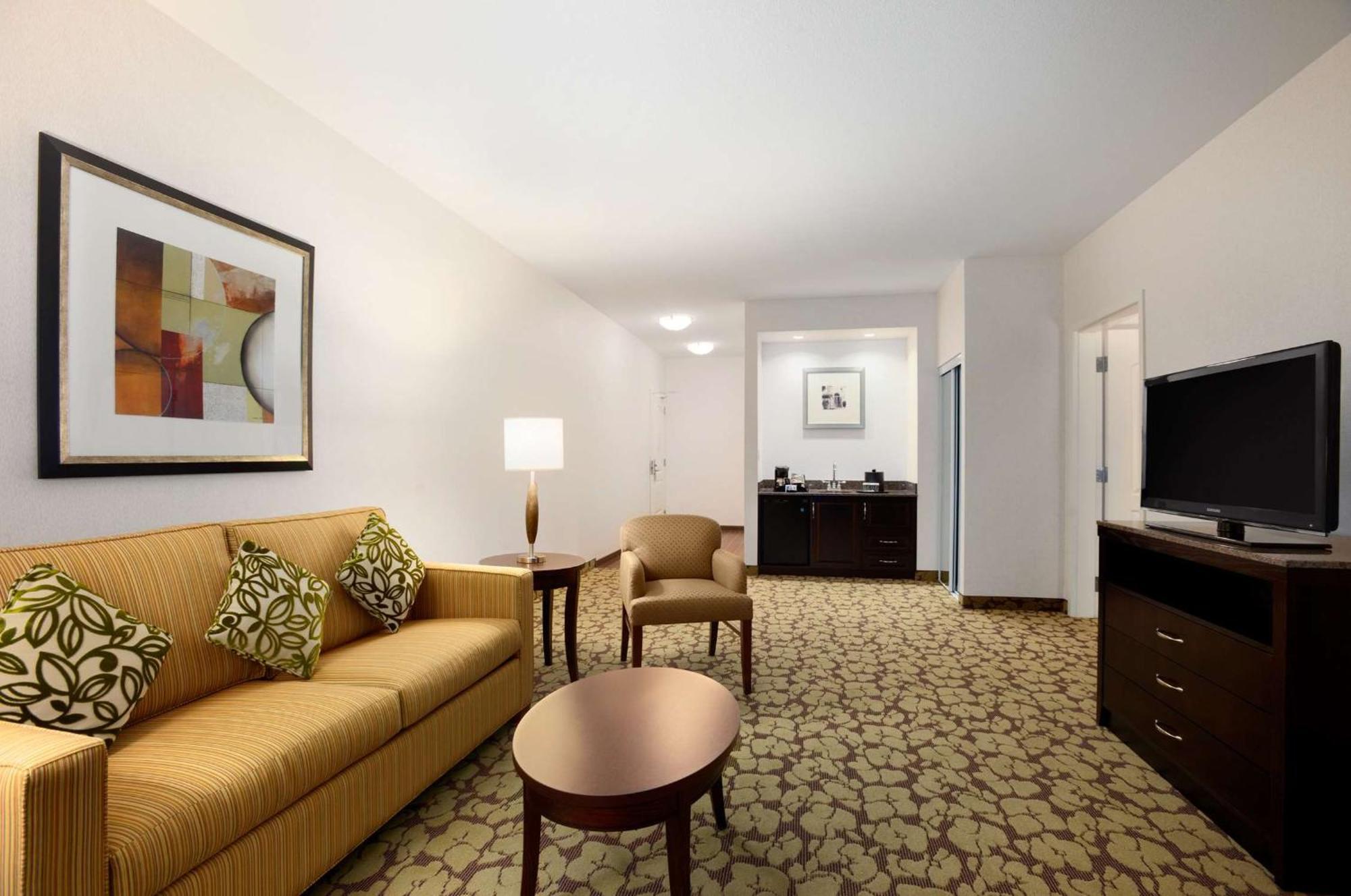 Hilton Garden Edmonton International Airport Hotel 3*
